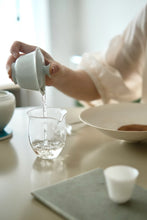 Load image into Gallery viewer, Tongxin‑She Tea House · 9‑Times Scented Jasmine King Silver Needle, Fuzhou 2026 茉莉针王
