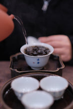 Load image into Gallery viewer, Treasured at Tongxinshe Teahouse: A Brew of 1998 Jiuqu Rou Gui Rock Tea
