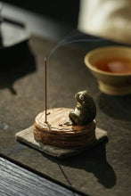 Load image into Gallery viewer, The Elegance of Incense and Tea: Tongxin She Teahouse Recommends Chen Zhen&#39;s Handmade Frog - shaped Purple Clay Incense Holder and Tea Pet
