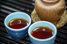 Load image into Gallery viewer, Tasting in Tongxin She Teahouse: Encountering the Timeless Secrets of the 1940 Antique Pu&#39;er Tea
