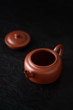 Load image into Gallery viewer, Tongxin She Teahouse New Arrival | Qin Xin&#39;s &quot;Top Grade Dahongpao Zhu Clay Sun Hat Pot&quot;: When Practical Ware Meets Millennium Cultural Heritage
