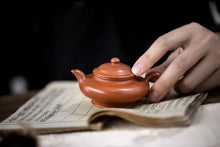 Load image into Gallery viewer, Zhaozhuang Zhuni Xu Bian Teapot 75cc。
