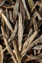 Load image into Gallery viewer, Tongxin She · Dual Masters&#39; Co-branded Limited Edition White Tea | Tin Caddy Preserves Treasure, Time Condenses Fragrance
