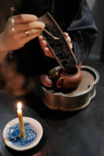 Load image into Gallery viewer, Sixty Years of Ageing｜Tongxin She Teahouse Treasured 1960s Yiwu Vintage Raw Pu‑er Loose‑Leaf Tea
