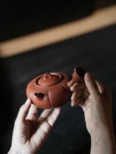 Load image into Gallery viewer, Tongxinshe Teahouse Recommends: Red Clay Melon-Ridged Side-Handled Clay Kettle
