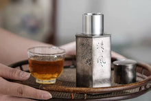 Load image into Gallery viewer, Tongxin She Teahouse Recommends: &quot;Shuying&quot; Ancient Tin Hexagonal Tea Caddy – Preserving Tea Aroma for 3,000 Years锡罐
