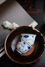 Load image into Gallery viewer, New Arrival at Tongxinshe Teahouse: Blue and White Ganoderma Cup – A Touch of Ming Dynasty Elegance in Every Sip
