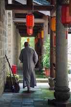 Load image into Gallery viewer, Tongxin She Teahouse | Moss Traces &amp; Spring Dew · Tianxin Rock Shi Ru/天心岩石乳。
