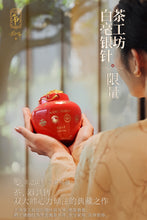 Load image into Gallery viewer, Tongxin She · Dual Masters&#39; Co-branded Limited Edition White Tea | Tin Caddy Preserves Treasure, Time Condenses Fragrance

