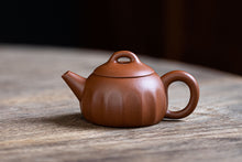 Load image into Gallery viewer, Exquisite Recommendation of Tongxin She Teahouse —— Begonia Red Qin Quan Teapot
