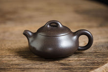 Load image into Gallery viewer, Treasure Recommendation of Tongxin She Teahouse: Master Xu Meiping&#39;s Han Tang Shi Piao Teapot
