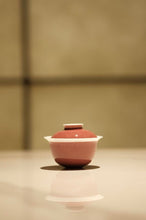 Load image into Gallery viewer, Recommended by Tongxinshe Teahouse: Cowpea Red Porcelain Travel Tea Set with Hand-Painted Blue-and-White Fish-Algae Pattern, Bringing Tea Aroma Along Your Journey
