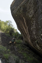 Load image into Gallery viewer, Tongxin She Teahouse | Moss Traces &amp; Spring Dew · Tianxin Rock Shi Ru/天心岩石乳。
