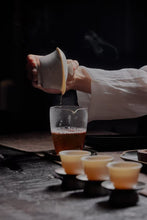 Load image into Gallery viewer, Tongxin She Teahouse: The Horseshoe Gaiwan - An Elegant Choice in Ancient Rhythm and Tea Fragrance
