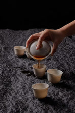 Load image into Gallery viewer, Tongxin She Teahouse: The Horseshoe Gaiwan - An Elegant Choice in Ancient Rhythm and Tea Fragrance
