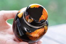 Load image into Gallery viewer, Tongxinshe Teahouse | Lacquer tin cans, showcasing the aroma of tea and craftsmanship 锡罐
