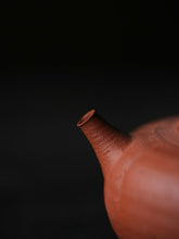 Load image into Gallery viewer, Tongxinshe Teahouse Recommends: Red Clay Melon-Ridged Side-Handled Clay Kettle

