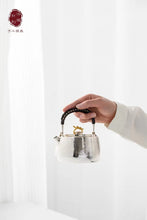 Load image into Gallery viewer, Tongxin She Teahouse | Pure Silver Teapot from Hongji Treasures of a Century-old Brand, Showcasing the Beauty of Exquisite Tea Ware
