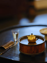Load image into Gallery viewer, Tongxinshe Teahouse Recommendation | Hong Jike's Formless Pure Gold Teapot, an Intangible Cultural Heritage Masterpiece, a Rare Heirloom for Collection
