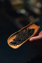 Load image into Gallery viewer, 2025 Tongxinshe Teahouse Presale Launch: &quot;Golden Key&quot;/金钥匙, A Rare Wuyi Rock Tea Variety – Savoring the Essence of Rock and Floral Aroma in Every Sip
