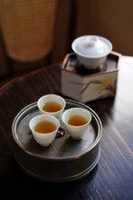 Load image into Gallery viewer, Tongxin She Teahouse 2025 Limited Launch | Handmade Bai Jiguan by Gao Peng and His Mother, A Cup Holds the Elegance of Wuyi白鸡冠。
