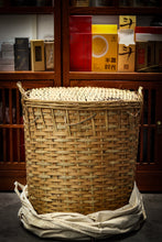 Load image into Gallery viewer, Gentle Warmth for Autumn &amp; Winter, Authentic Flavor in Aged Tea: Tasting Tongxinshe's 1999 Bud Liubao Tea
