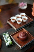Load image into Gallery viewer, Tongxin She Collection · Bamboo Shadow (Zhu Ying): Aged Narcissus from Zhengyan after 11 Years
