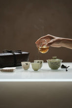 Load image into Gallery viewer, Tongxin She presents the "Wandering Amid Spring Blossoms" portable tea gift set.
