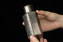 Load image into Gallery viewer, Tongxin She Teahouse Recommends: &quot;Shuying&quot; Ancient Tin Hexagonal Tea Caddy – Preserving Tea Aroma for 3,000 Years锡罐
