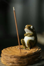 Load image into Gallery viewer, The Elegance of Incense and Tea: Tongxin She Teahouse Recommends Chen Zhen&#39;s Handmade Frog - shaped Purple Clay Incense Holder and Tea Pet
