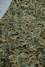 Load image into Gallery viewer, Tongxinshe Teahouse | Presale of Sweet Osmanthus Longjing Tea Launches: A Cup of &quot;Spring Water &amp; Autumn Fragrance&quot; Holds the Essence of Hangzhou&#39;s Autumn桂花龙井
