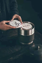 Load image into Gallery viewer, Tongxin She Teahouse: Encountering the Ancient Charm and Tea Aroma of JIELAN Tea Tin
