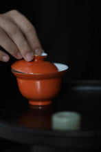 Load image into Gallery viewer, Tongxin Tea House | Appreciation of Jingdezhen&#39;s Handmade Coral Red Gaiwan
