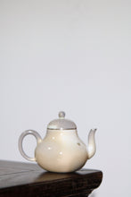 Load image into Gallery viewer, Chai Shao Si Ting Small Teapot / Sterling Silver Decorative Inlaid Butterfly Flowers.
