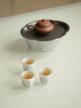 Load image into Gallery viewer, Tongxinshe Teahouse · Bone-Free Color Plum &amp; Bamboo "Double Purity" Fragrance-Sniffing Cup /梅竹双清闻香杯
