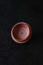Load image into Gallery viewer, Tongxin She Teahouse New Arrival | Qin Xin&#39;s &quot;Top Grade Dahongpao Zhu Clay Sun Hat Pot&quot;: When Practical Ware Meets Millennium Cultural Heritage
