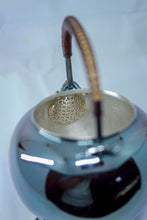Load image into Gallery viewer, Tongxinshe Teahouse Launches New Mirror-Finished Pure Silver Teapot | A Treasure from Hongji: Premium for Boiling Water, Noble for Brewing Tea
