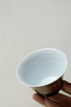 Load image into Gallery viewer, Selected by Tongxin She Teahouse
Sauce Glaze Gold &amp; Silver Inlaid Orchid Courtyard Two-Piece Gaiwan
