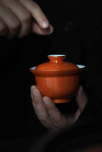 Load image into Gallery viewer, Tongxin Tea House | Appreciation of Jingdezhen&#39;s Handmade Coral Red Gaiwan
