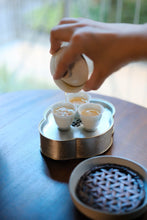 Load image into Gallery viewer, 2025 Tongxin She Teahouse: Phoenix Dancong &quot;Xuepian Yashi Xiang&quot; – The Stunning Culmination of Winter&#39;s Essence雪片鸭屎香
