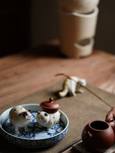 Load image into Gallery viewer, Tea Companions of Gentle Charm · Handmade Purple Clay Cat Tea Pets from Tongxin She紫砂猫咪🐱
