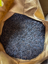 Load image into Gallery viewer, Tasting in Tongxin She Teahouse: Encountering the Timeless Secrets of the 1940 Antique Pu&#39;er Tea
