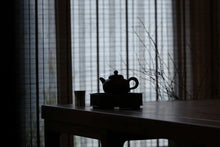 Load image into Gallery viewer, Tongxinshe Teahouse has launched new tin tea vessel trays, where the charm and elegance of tea are fully contained within their small dimensions.
