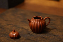 Load image into Gallery viewer, Tongxin She Teahouse: The Horseshoe Gaiwan - An Elegant Choice in Ancient Rhythm and Tea Fragrance

