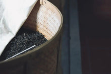 Load image into Gallery viewer, Honey Orchid Fragrance Wraps Winter Warmth | Tongxin She 2025 Phoenix Dancong Christmas Limited Gift Box, Presenting the Heartfelt Gift of Time-Honored Tea 蜜兰香
