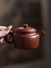 Load image into Gallery viewer, Tongxin She Teahouse New ArrivalHuanglongshan Red Skin Dragon Dezhong Purple Clay Teapot: A Gem Among Clays, A Gentleman Among Vessels
