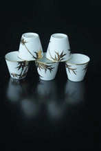 Load image into Gallery viewer, Tongxin She Teahouse Selection | Creamy White Gilded Bamboo Teacups Snow-white porcelain adorned with bamboo painted in gilded pigment.
A gilded rim encircles the cup, freezing tranquil time upon the vessel.
