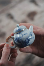 Load image into Gallery viewer, Modest Mind Embraces Bamboo, One Pot Hides Timeless Charm
——Tongxin Teahouse "Xuhuai" Blue and White Bamboo-Stone Cloud Teapot
