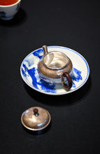 Load image into Gallery viewer, Tongxin She Teahouse Recommendation: Pushou Hall &quot;Wendan Pure Silver Teapot&quot; – A Masterpiece of Craftsmanship on the Tea Table文旦银壶。
