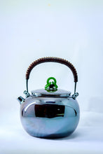 Load image into Gallery viewer, Tongxinshe Teahouse Launches New Mirror-Finished Pure Silver Teapot | A Treasure from Hongji: Premium for Boiling Water, Noble for Brewing Tea
